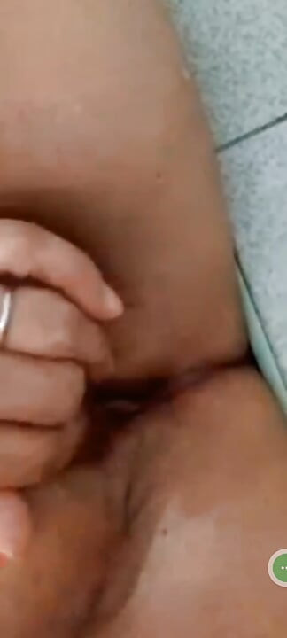 खुद मेरी तंग चूत में सरसों घुसाना