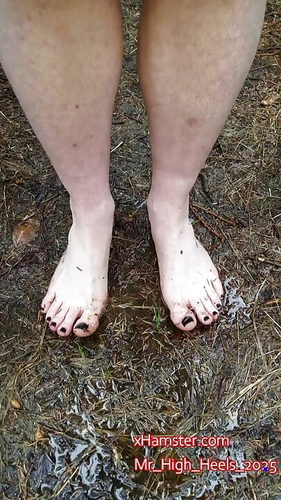 Op blote voeten in het bos