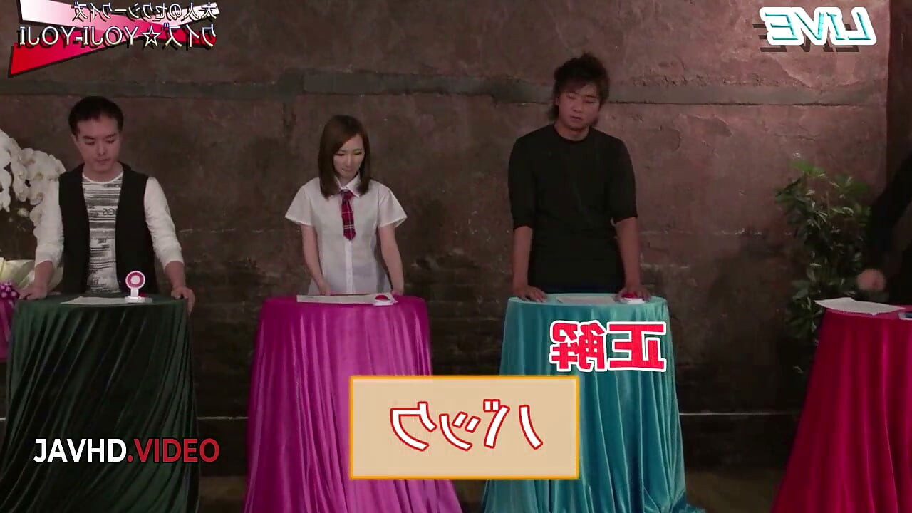 淫乱なRika Annaが日本人乱交で連続中出し