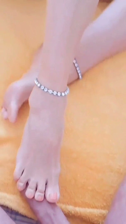 Selena's close up cumshots and foot games | Clip 1