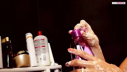 Beim duschen wird meine muschi geil und ich masturbiere