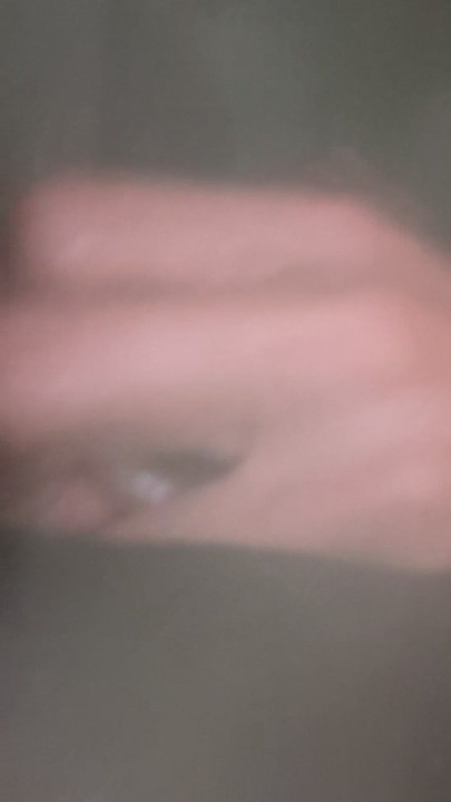 Djevičanska tinejdžerka analno mi šalje poruku