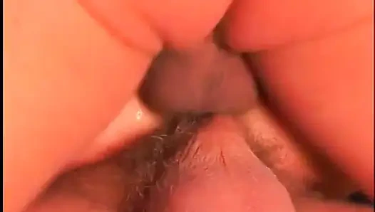 Braunes haar, studenten-schätzchen bekommt sperma nach süßer doppelpenetration in der umkleidekabine