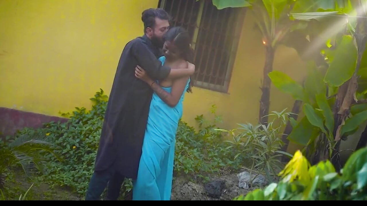 Desi girl ko malik ne jabbar dasti bur me ungali daal diya