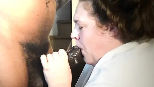 Kalın götlü üvey kız kardeş pembe yarak emen dudaklarıyla bana ıslak sakso çekiyor