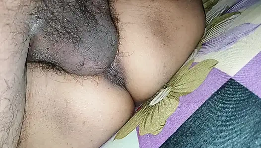 Üvey Üvey Kız Kardeşimi Yatakta Külotsuz Yakaladım