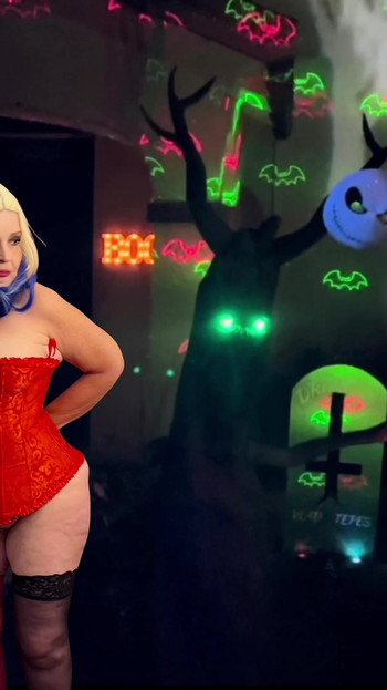 Granny Harley Quinn: Multiple Vibrator Fucking Villainous Slut