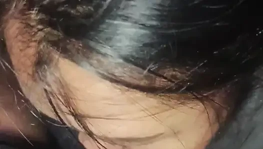 Her yerde yarağı emiyor ve ağzından çıkıyor