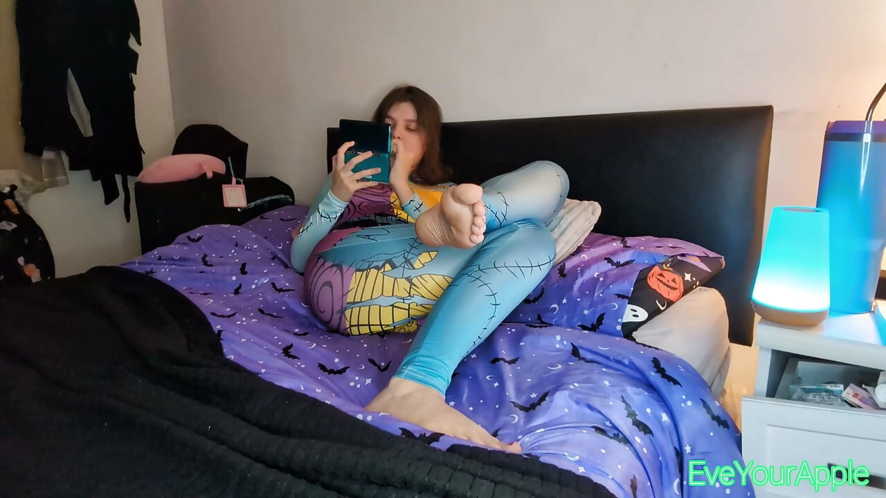 Barefoot Sally Gaming & Ignoring You