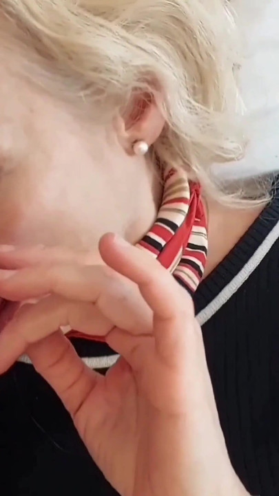 เมียผู้ใหญ่ผมบลอนด์มือสมัครเล่นสนุกกับการเย็ดระหว่าง