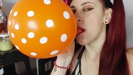 ShyyFxx rubs and pops balloons with her ass!