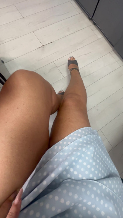 Stepmom Michelle elegant in high heels at the office