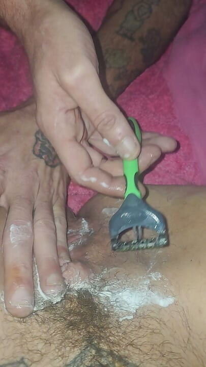 Shaving Sexywifedd's big hairy pussy