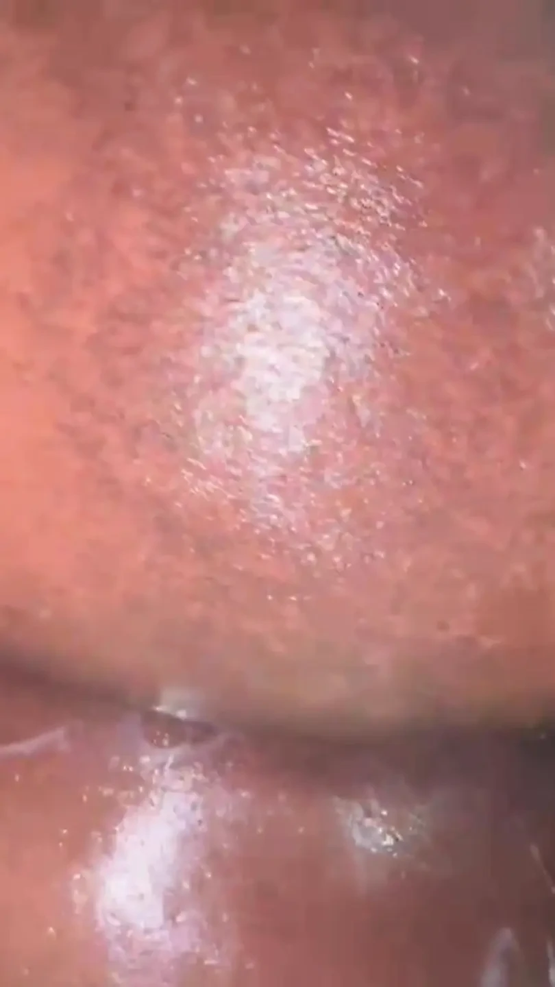 以不同的姿势接受大黑