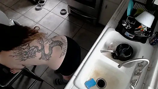 Tonton video aku lagi cuci piring mesra