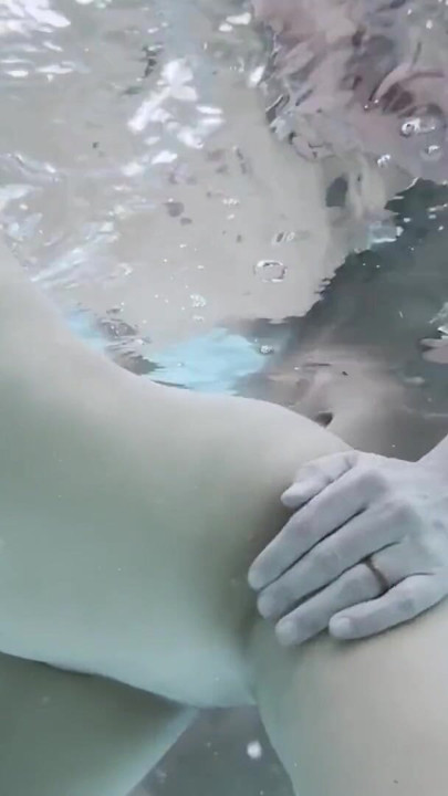 물속에서 찐 커플 섹스 | 클립 1