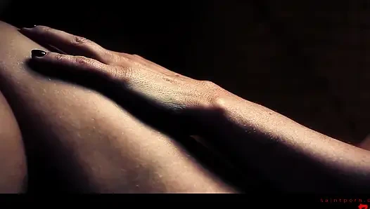 Bella получает свое первое сексуальное исследование и взрывается в кульминации