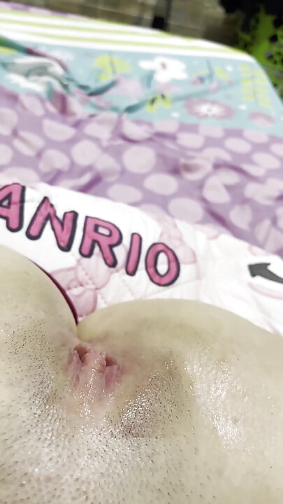 Entediada em casa brincando com meu galo