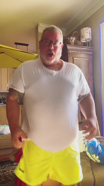 FAT GAY GRANDPA DANCING BEAR BIG BELLY SO CUTE