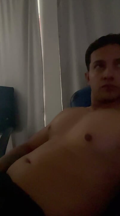 Masturbuję się dla chłopaka z delikatesów