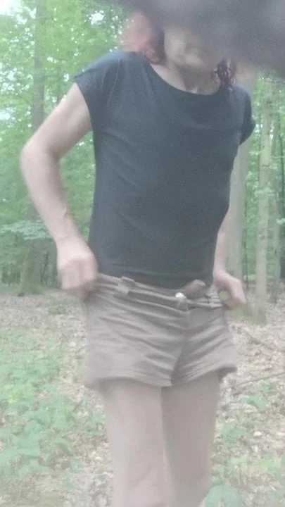 Julesoil anaal in het bos