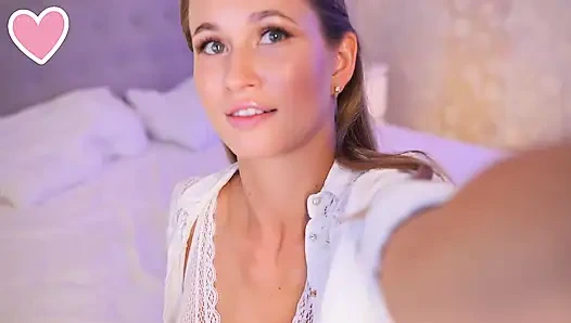 A Sexy Beauty Showed off Her Asshole and Then Took a Big Dildo in Her Mouth