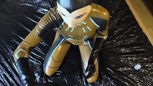 Latex Danielle try make cum to latex mask face