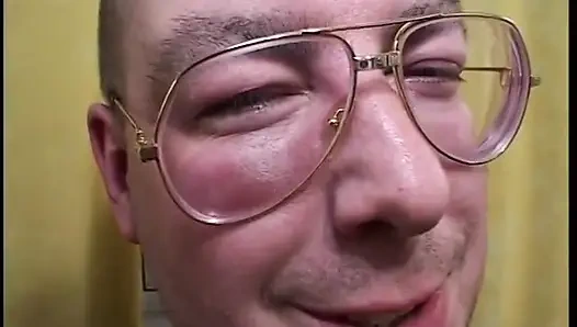 Pelacur pirang mengisap kontol dalam aksi pov saat casting