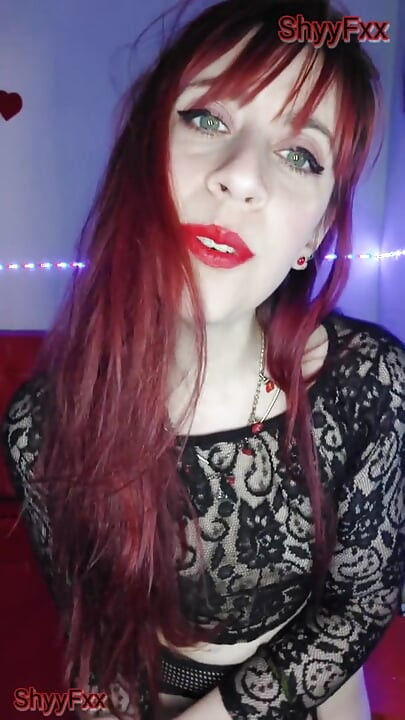 Shyyfxx una vampiro hambrienta que te usa para aliviar su fiebre de los juegos de roles - instrucciones de paja