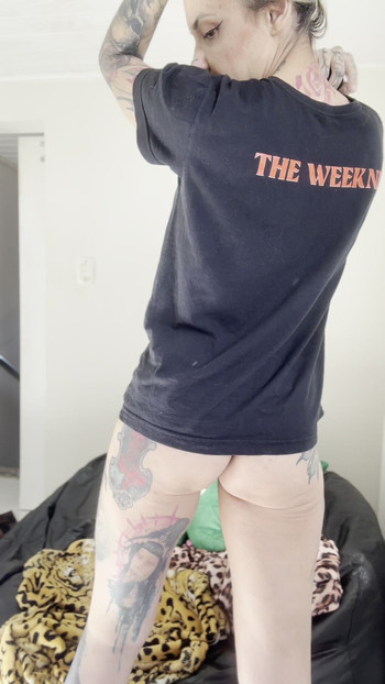 Moans louder than your speakers 😘