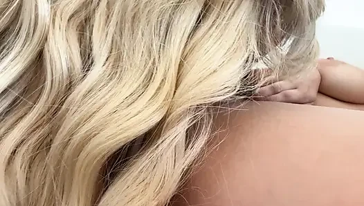Spaß-mädchen-zeit mit den sexy Kali rosen haben