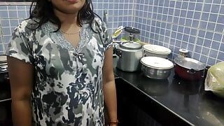 Rude analfabeto Devar amando solitário bhabhi em cozinha