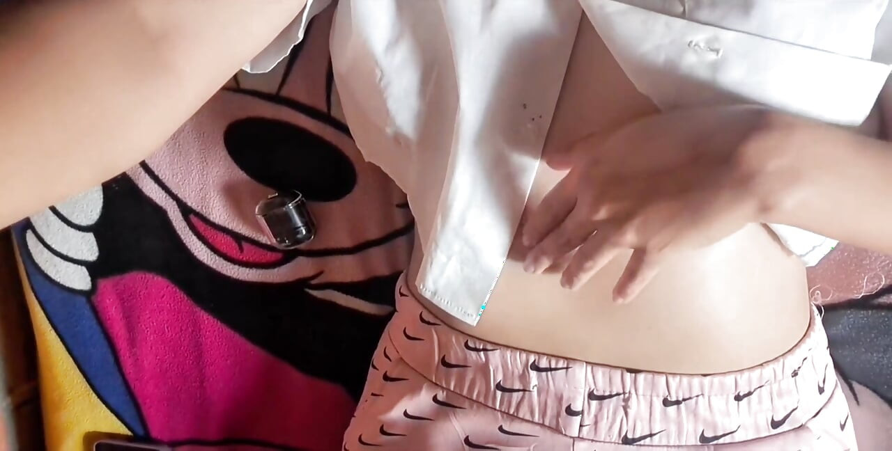 Je suis trop sexy pour cette table ! Orgasme intense ! Porno gratuit avec une chatte