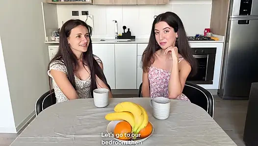 Die ehefrau beobachtet, wie ihr ehemann ihre freundin fickt