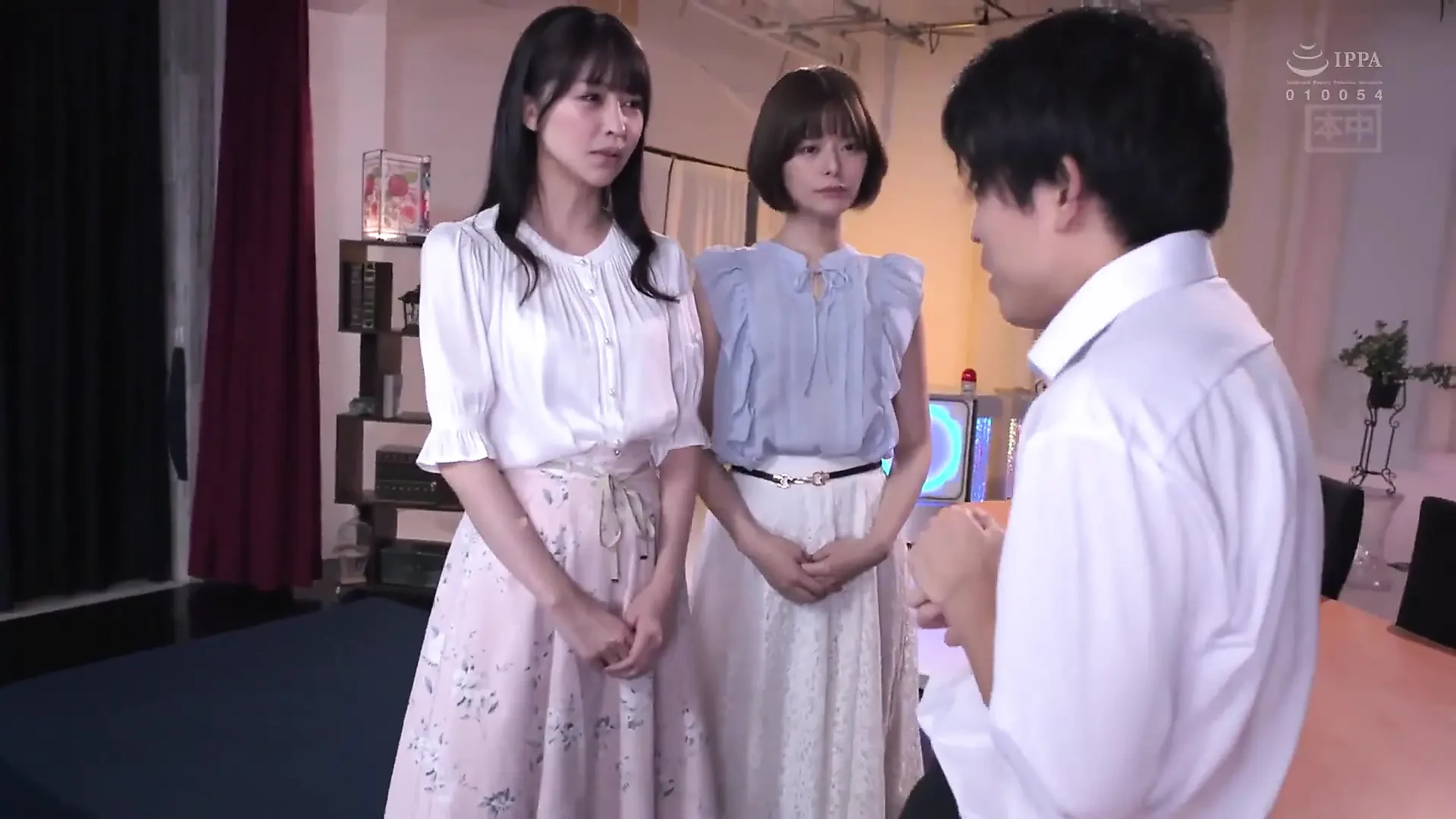 Weibliche ankünderin flüstert lewd wörter harem, Reverse dreier-creampie-programm teil 3