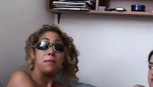 Sürtük lezbo kızların amatör yakın çekim videosu ve kirli oyunları
