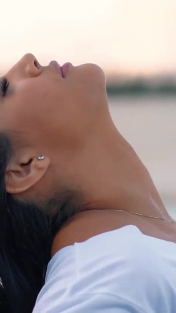 Powerful moment from "Ayarla Sousa, a 20-year-old brunette with a perfect body and a pussy for the reality show California:"