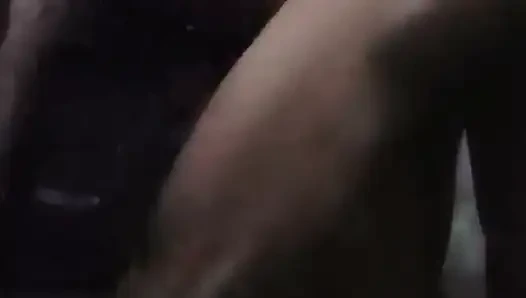 Eşim banyoda arkadaşımla seks yapıyor.