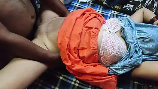 Indische Bhabhi ne apne Boyfriend ko, deya chasa chudwake Madhu ki chudai holi me