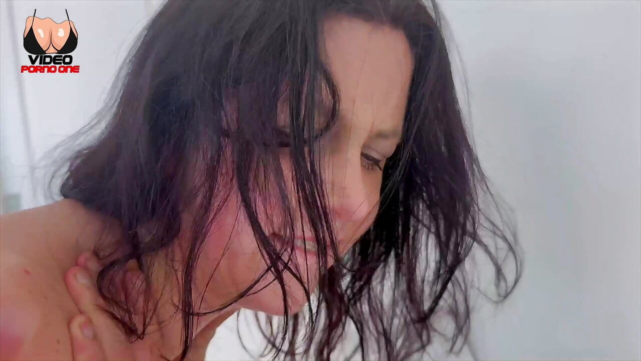 このMILFのためのディープアナルセックスと鎖へのダブルペネトレーション!
