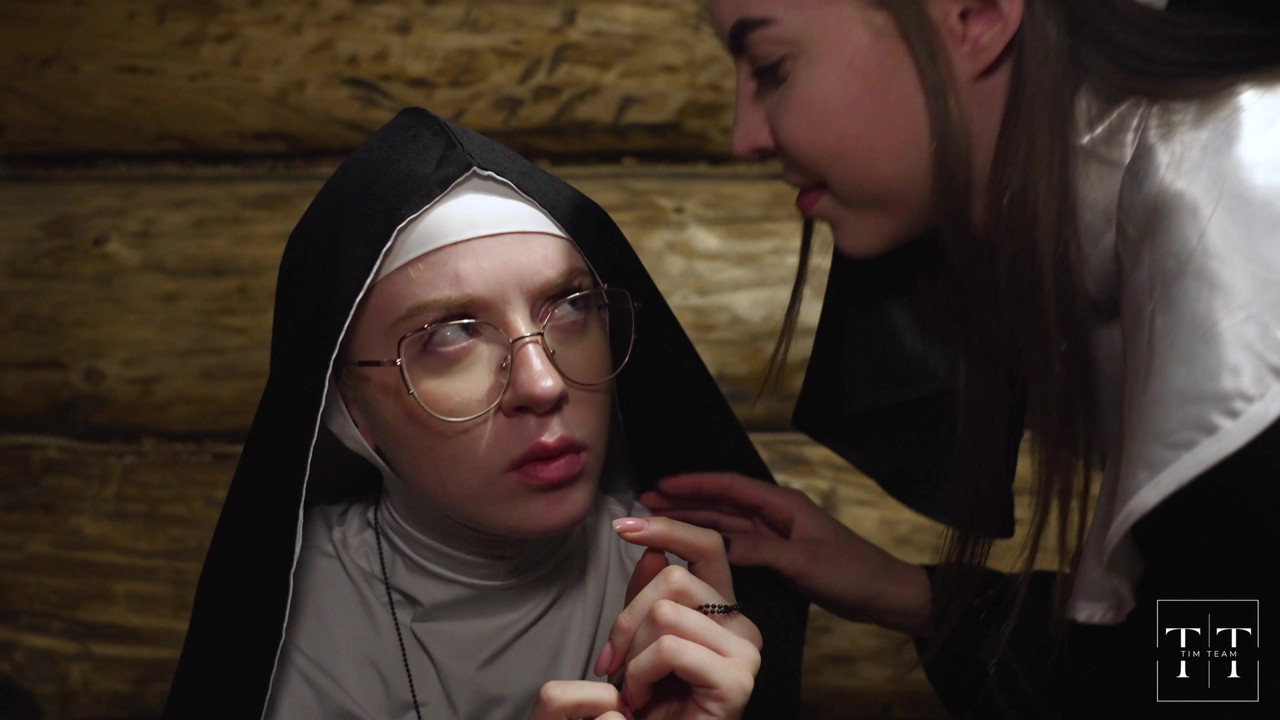 悪質な修道院パート5.聖なる父は彼のすべての修道女の世話をしなければなりません