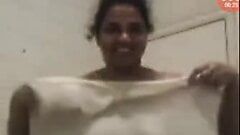 Sexy Kerala BBW Tante heißes Bad Videoanruf mit Liebhaber ...