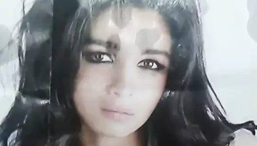 Alia bhatt büyük siyah horoz haraç