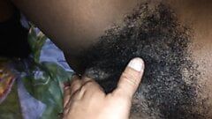 Чернокожая с волосатой киской и длинными половыми губами