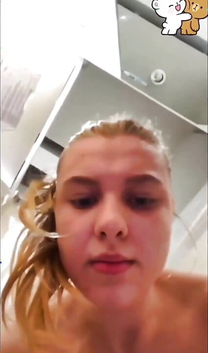 Fingering Pussy in Public