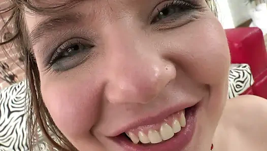 Жёсткий анальный секс для молодой русской красавицы, жаждущей оргазма