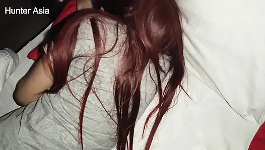 Gece Geç Saatlerde Üvey Kız Kardeş Üvey Erkek Kardeşinin Boşalması Için Yardım Ediyor