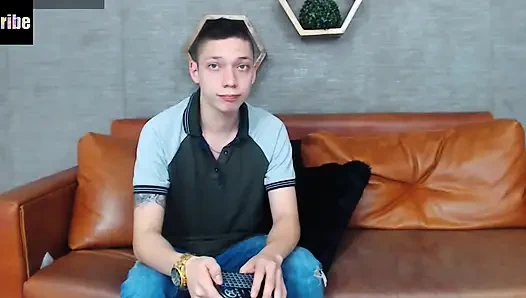 Сексуальную колумбийку трахают в видео от первого лица во время встречи друзей