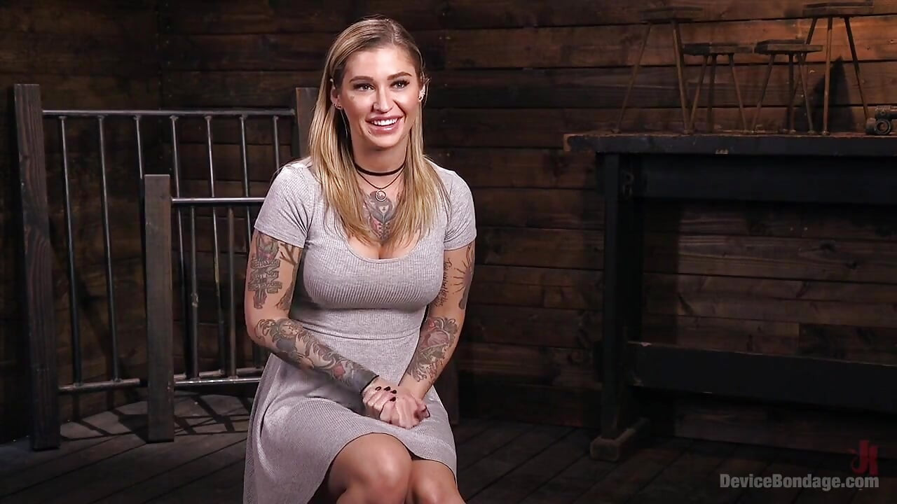 Blondynka uległa bomba Kleio Valentien zostaje ukarana i przyjemna w ścisłej niewoli !!