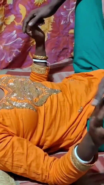 Stunning moment from "Malik Ne naukrani ko Akele Kamre Mein Chut Chud"